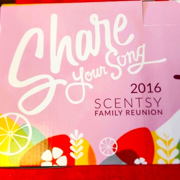 NIB, Scentsy Warmer Share Your Song Reunion 2016. Microphone Wax Warmer. - Picture 6 of 15